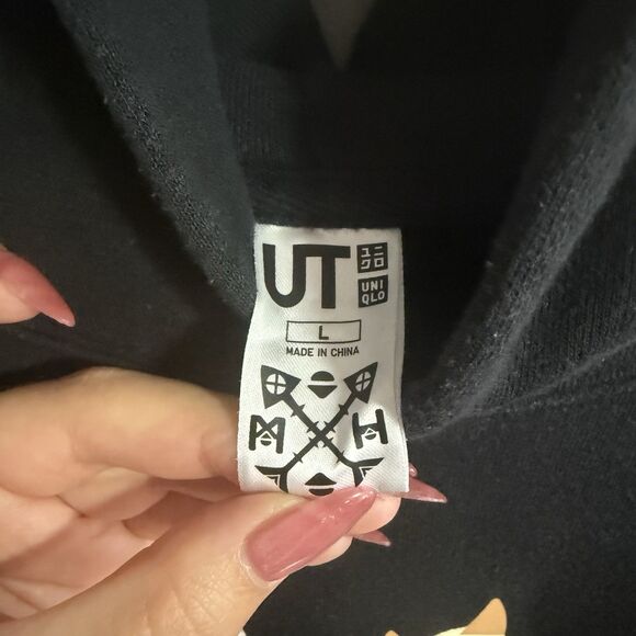 Uniqlo X Monster Hunter Sweatshirt Hoodie Black Large Cat Print Kangaroo Pocket - Picture 4 of 6